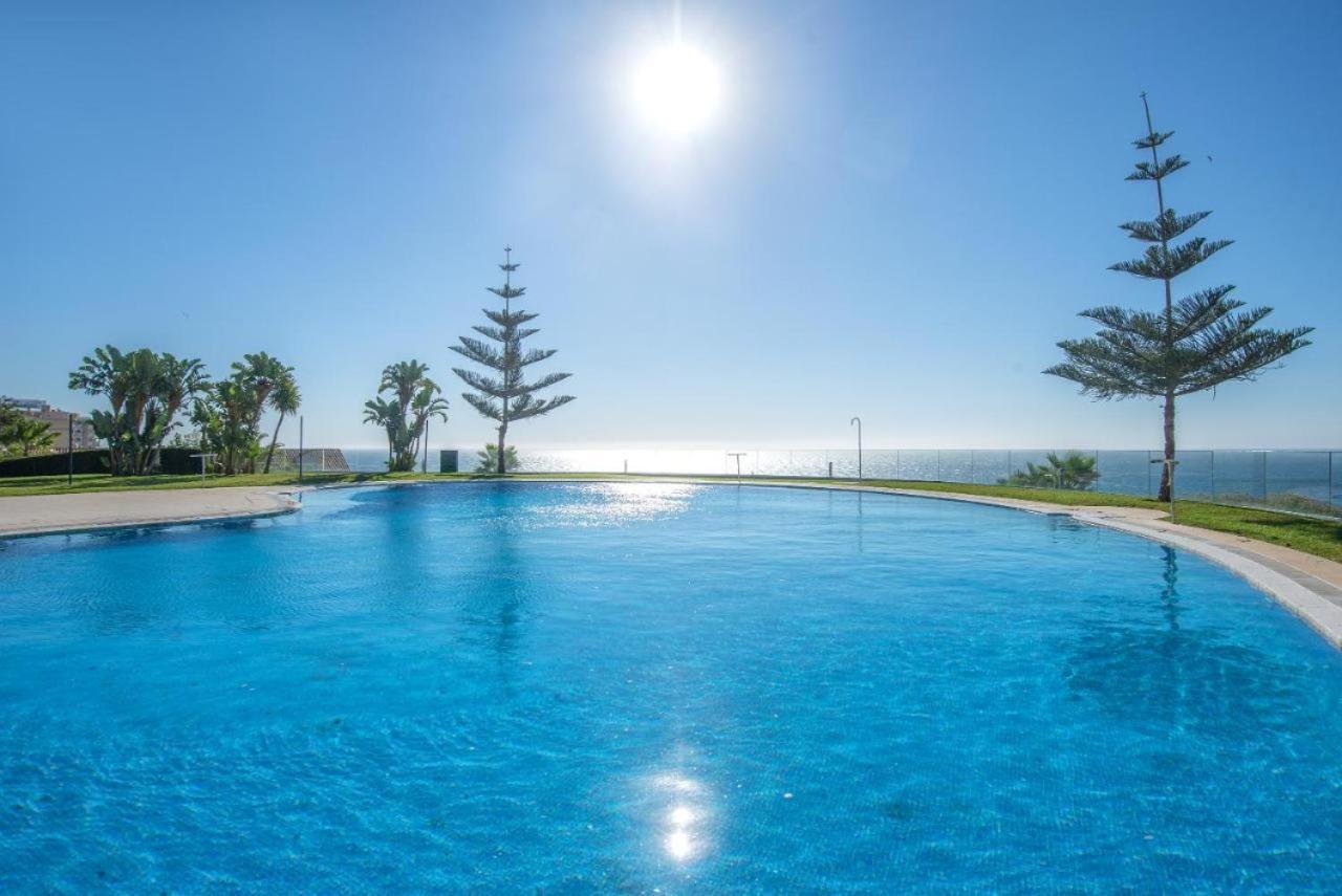 Beach And Pool Holidays At The Grand Coloso 贝纳尔马德纳 外观 照片