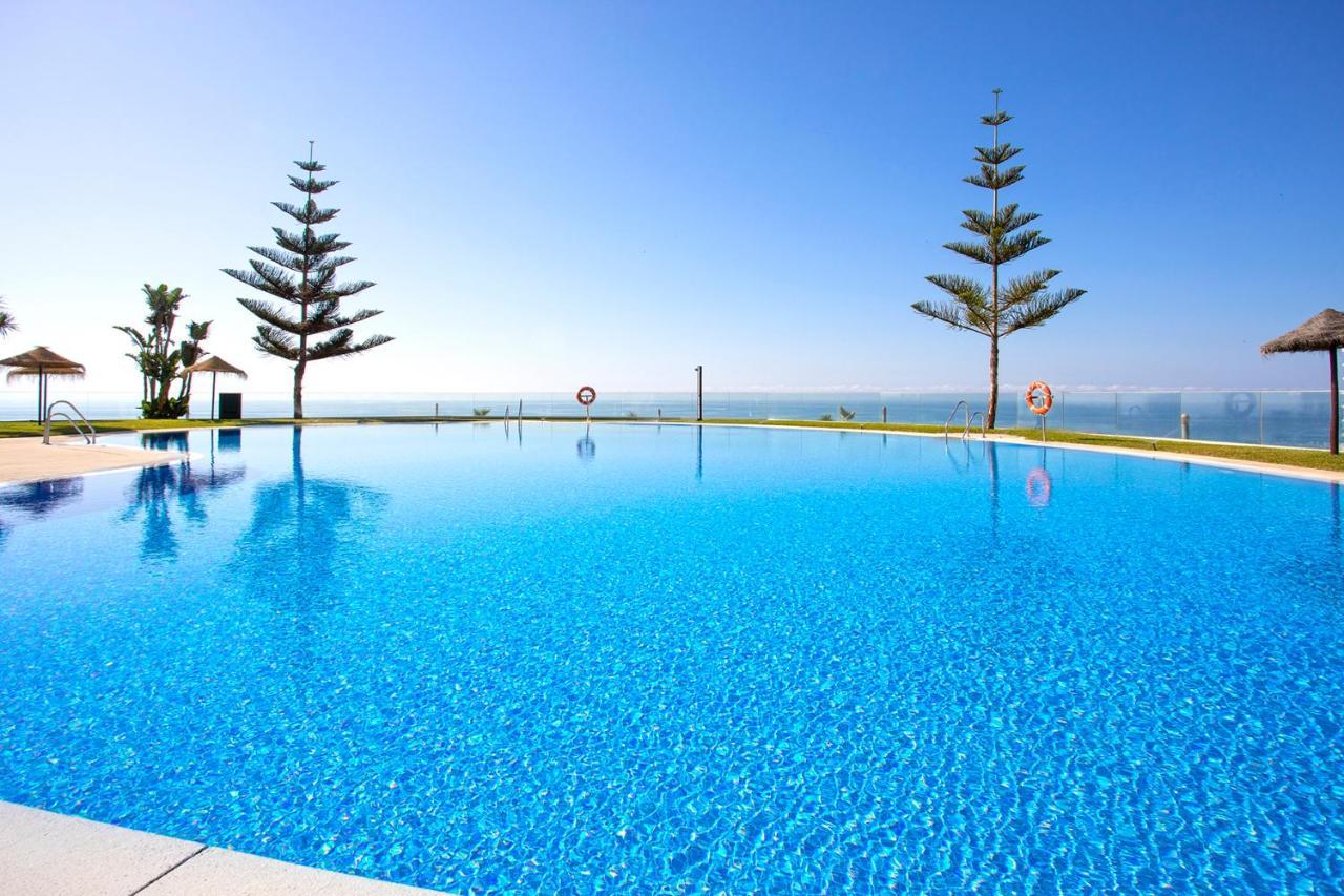 Beach And Pool Holidays At The Grand Coloso 贝纳尔马德纳 外观 照片